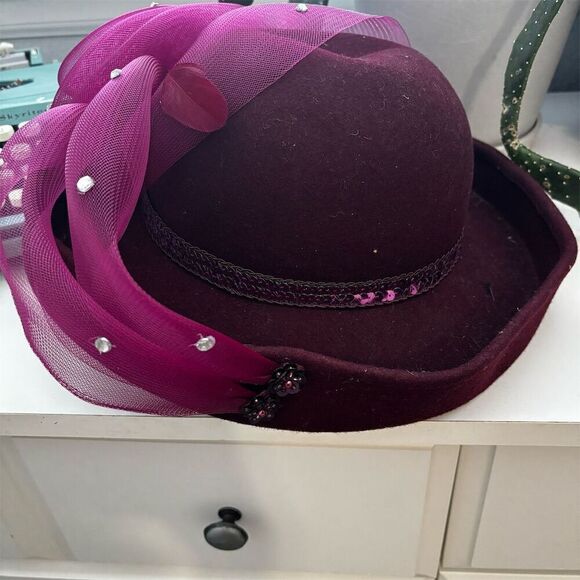 Women's Red Floral Fascinator Hat with Sequins for Wedding - Picture 5 of 6